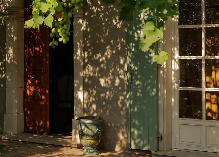LA FUGUE -Demeure historique située dans un château fort -Proche de UZES et NIMES