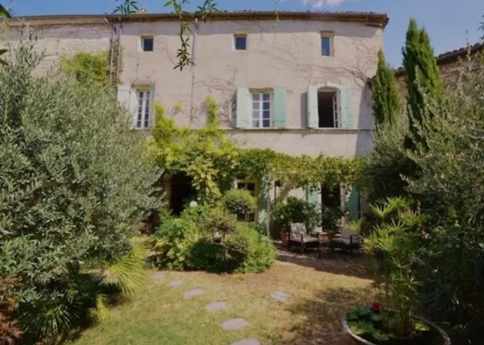 LA FUGUE -Demeure historique située dans un château fort -Proche de UZES et NIMES